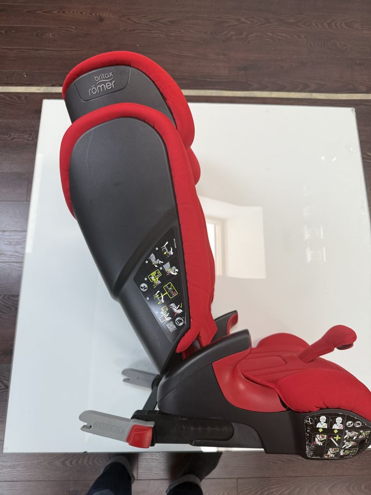 Fotelik samochodowy Britax-Romer Kidfix 2R 15-36 kg