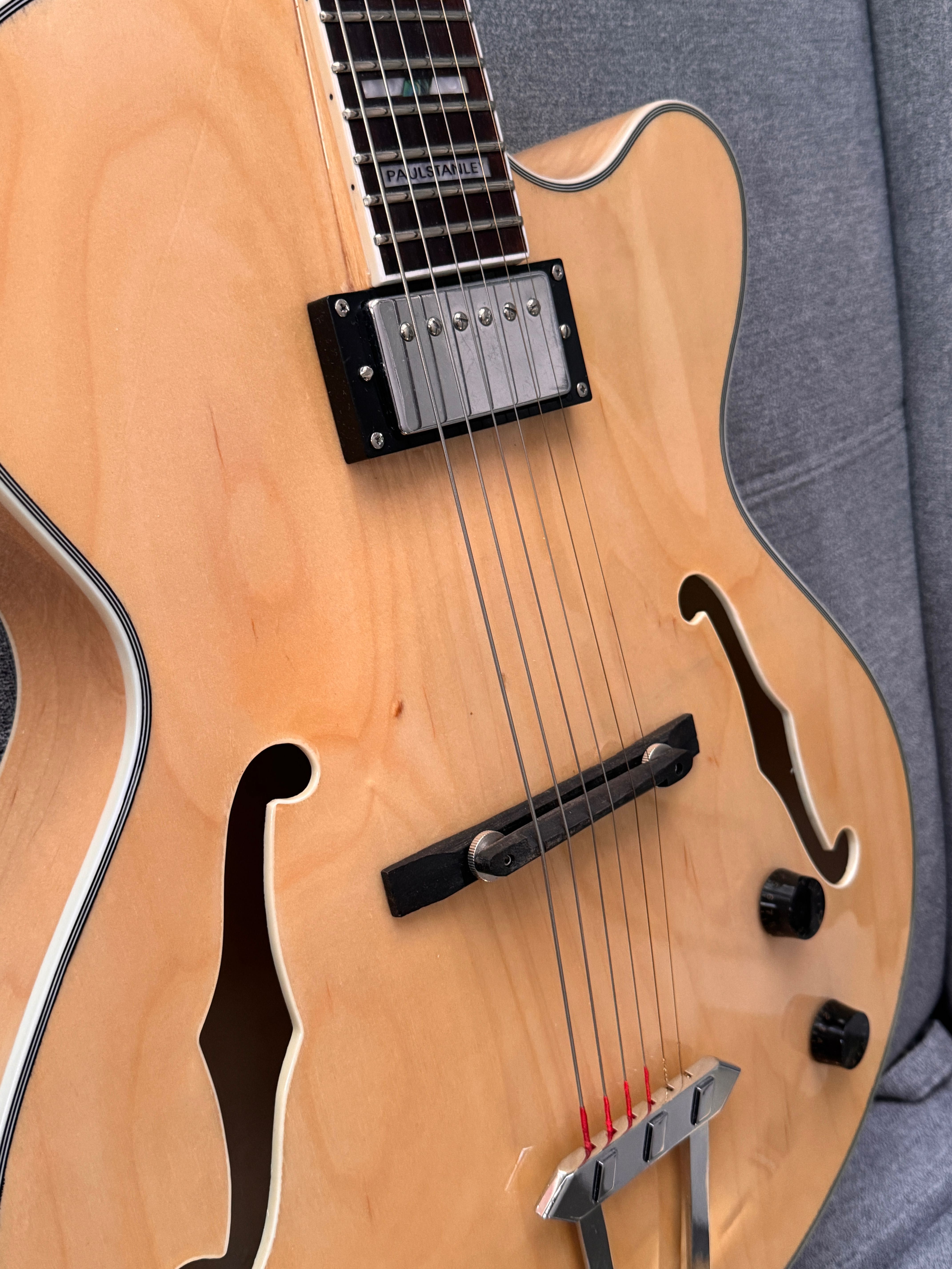 Gitara jazzowa hollow-body (typu Ibanez)