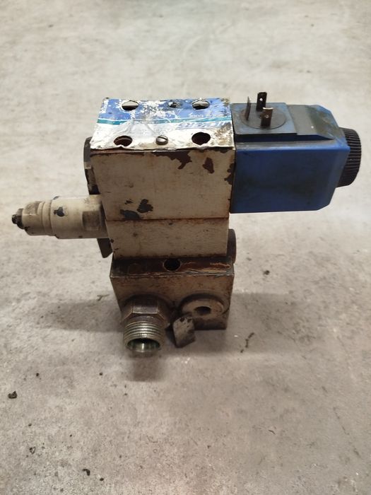 Rozdzielacz hydrauliczny 24V