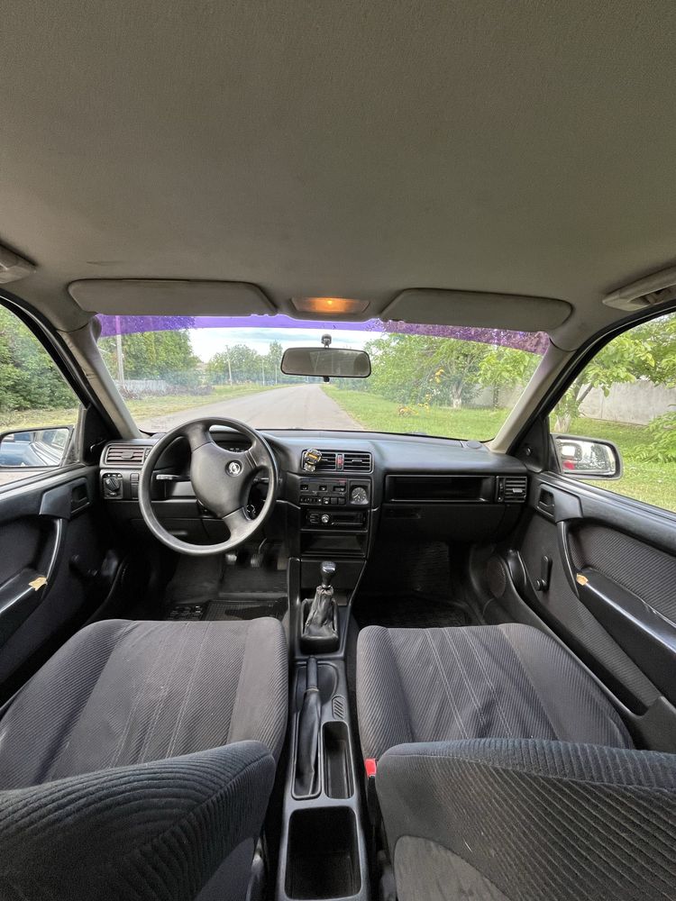 Продам Opel Vectra 1.6