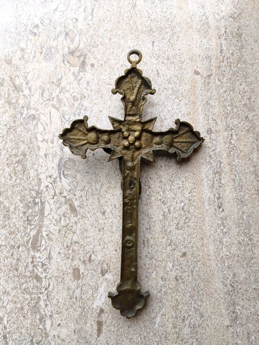 Crucifixo latão antigo