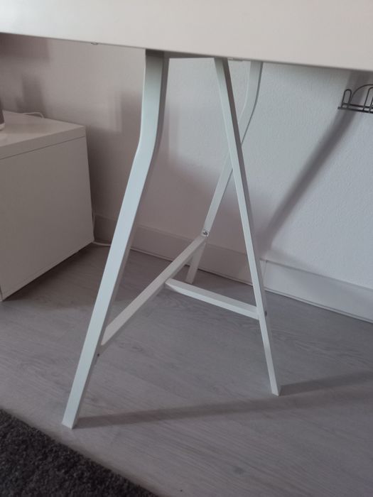 Secretária Ikea (com organização para cabos)