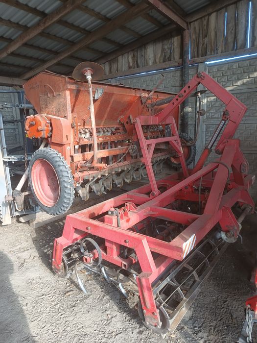 Agregat uprawowo siewny z siewnikiem 2.7m