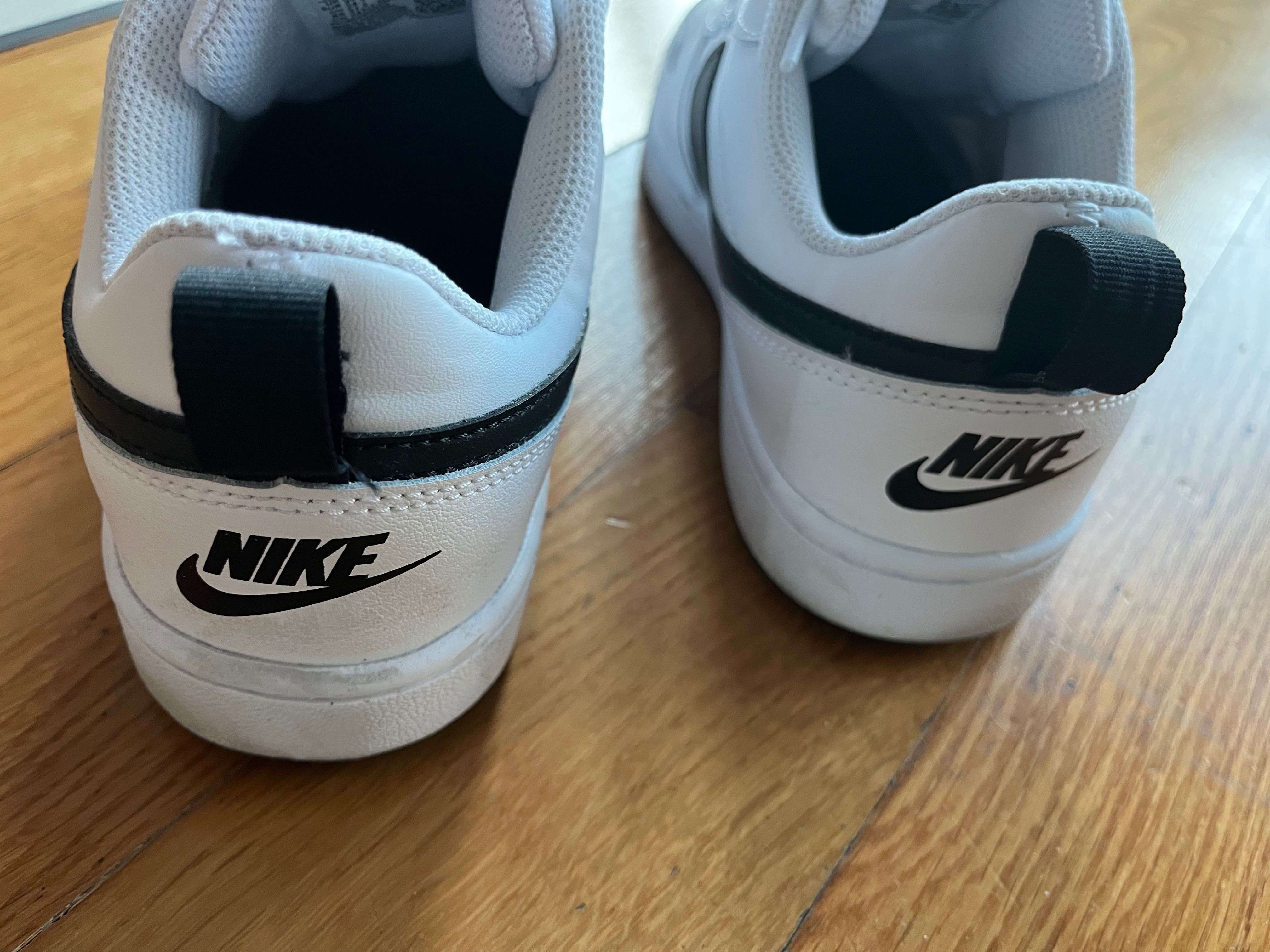 Ténis Nike brancos