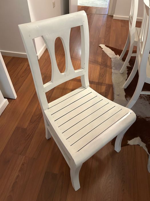 Cadeiras em madeira maciça