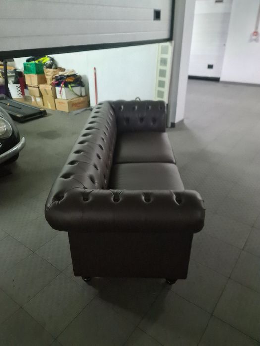 Sofá Chesterfield 2 lugares em pele