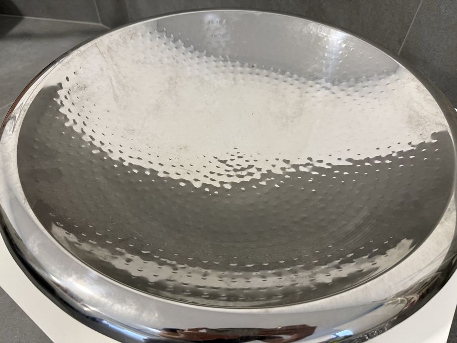 Centro de mesa em metal leve