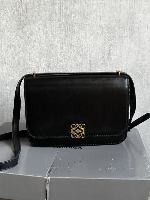 Чорна сумка loewe