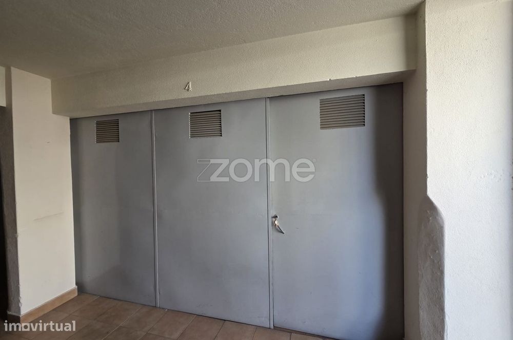 Garagem Ampla de 46m2 com Luz natural- Arrentela