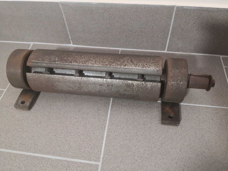 Wał do strugarki - heblarki z ostrzami 30cm na łożyskach