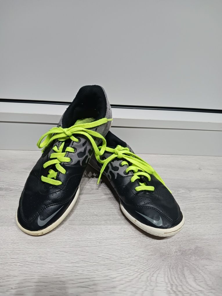 Buty Nike JR Elastico II rozm. 35
