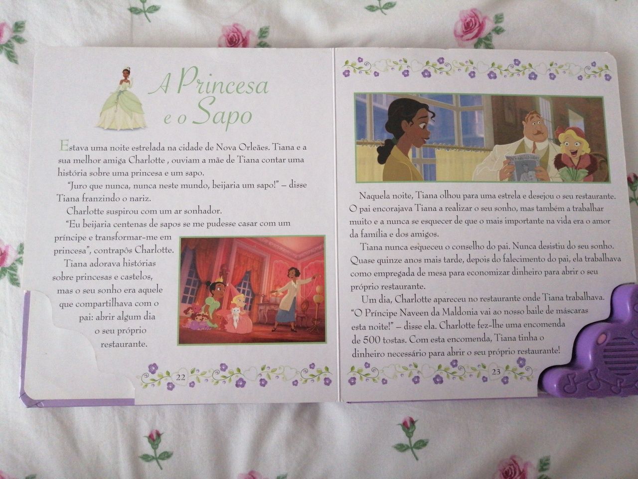 Livro com 4 histórias de princesas da Disney com música