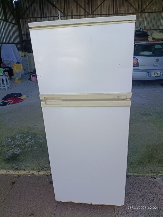 Frigorífico usado acessível