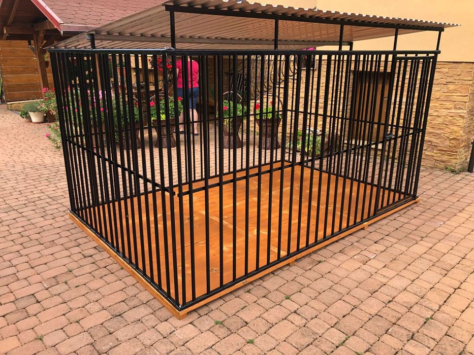 Kojec dla psa_piękny i solidny domek dla pieska.