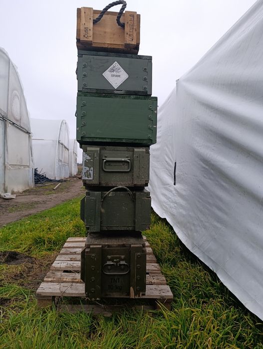 Середні дерев'яні ящики