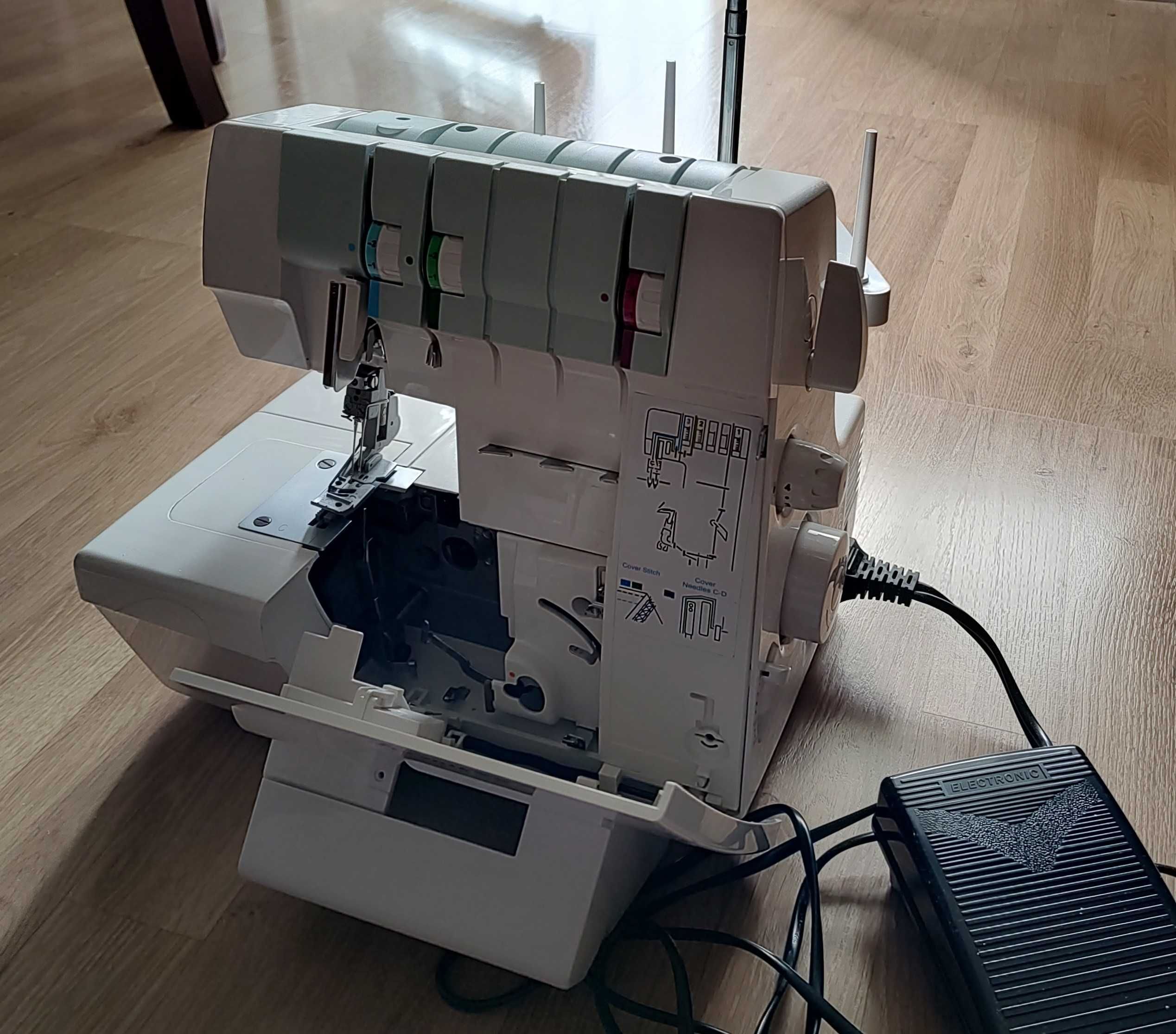 Owerlock Renderka Łucznik 820D-3D