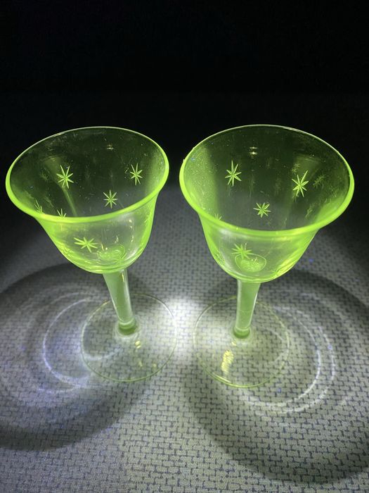 Stare 2x szkło uranowe kieliszki N