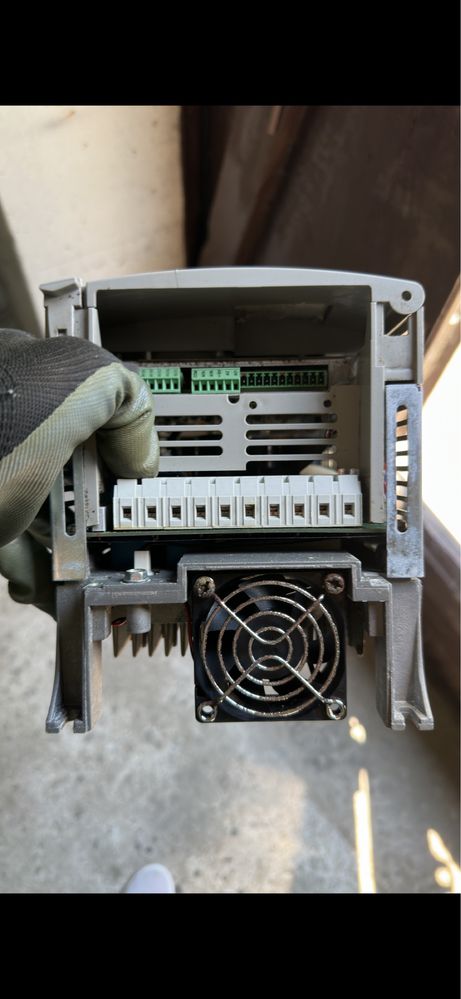 Частотний перетворювач telemecanique atv58f Altivar 58 2.2kw 380/500v