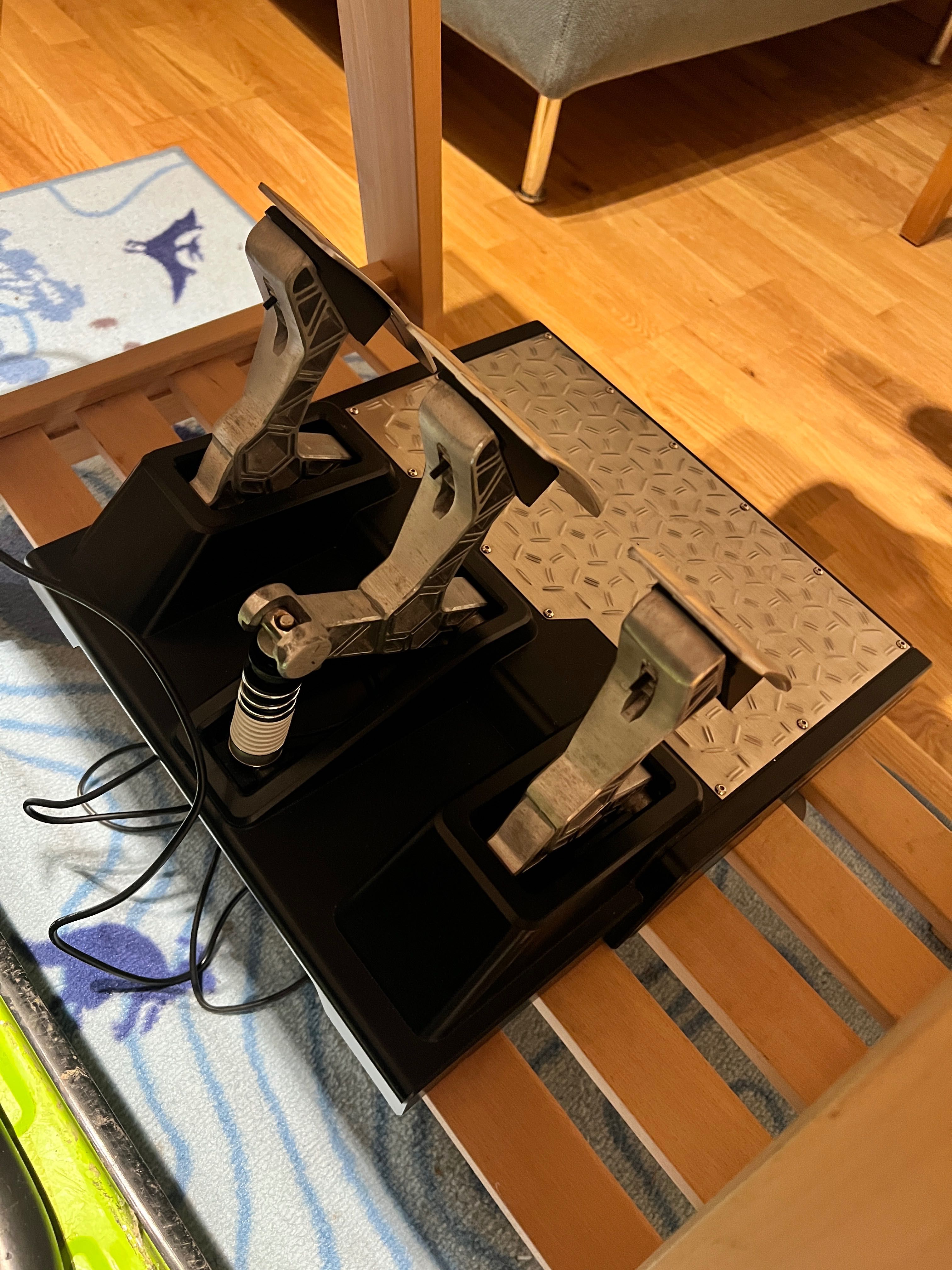 Kierownica thrustmaster TS-XW Racer sparco P310, Pedały T-LCM