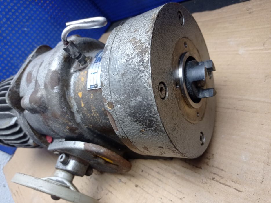 Przekładnia 100/min silnik 0,37kw wariator  motoreduktor