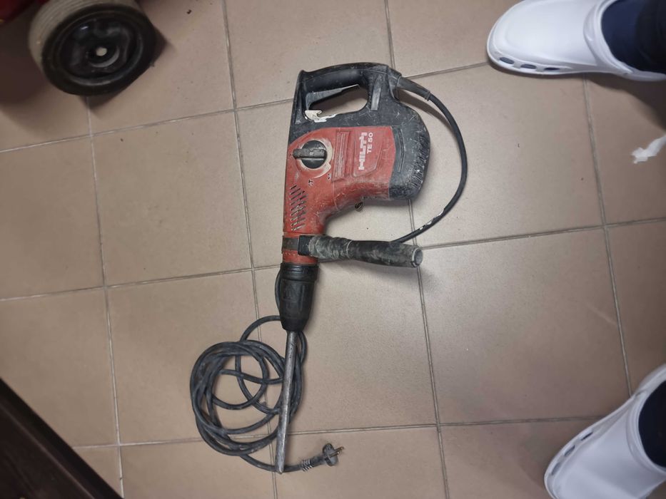 Młot wyburzeniowy HILTI