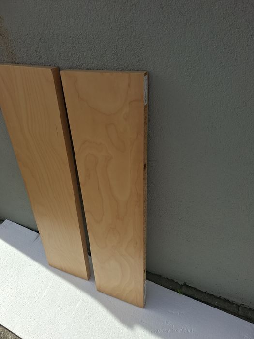 Duas prateleiras ikea