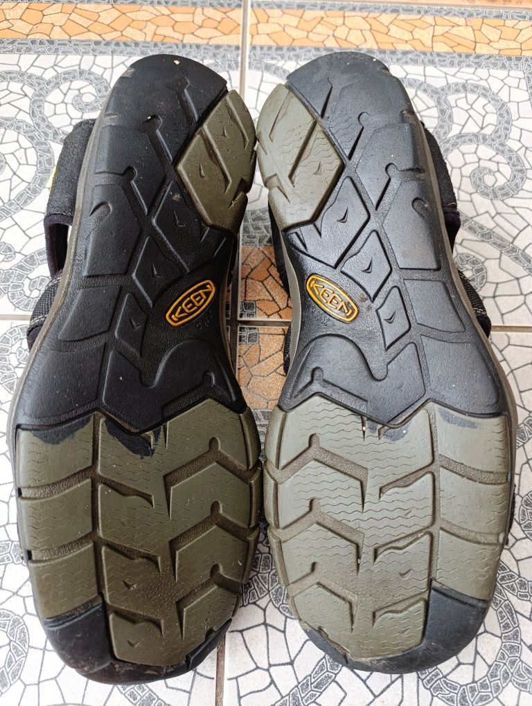 Keen 46p. Чоловічі трекінгові босоніжки