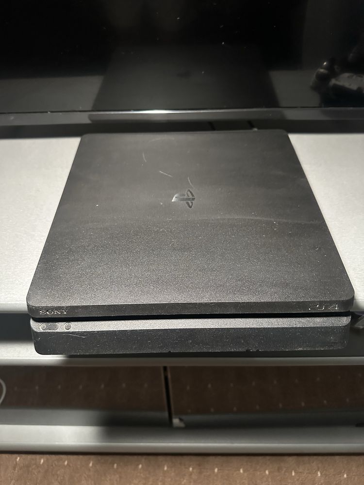 PlayStation 4 SLIM