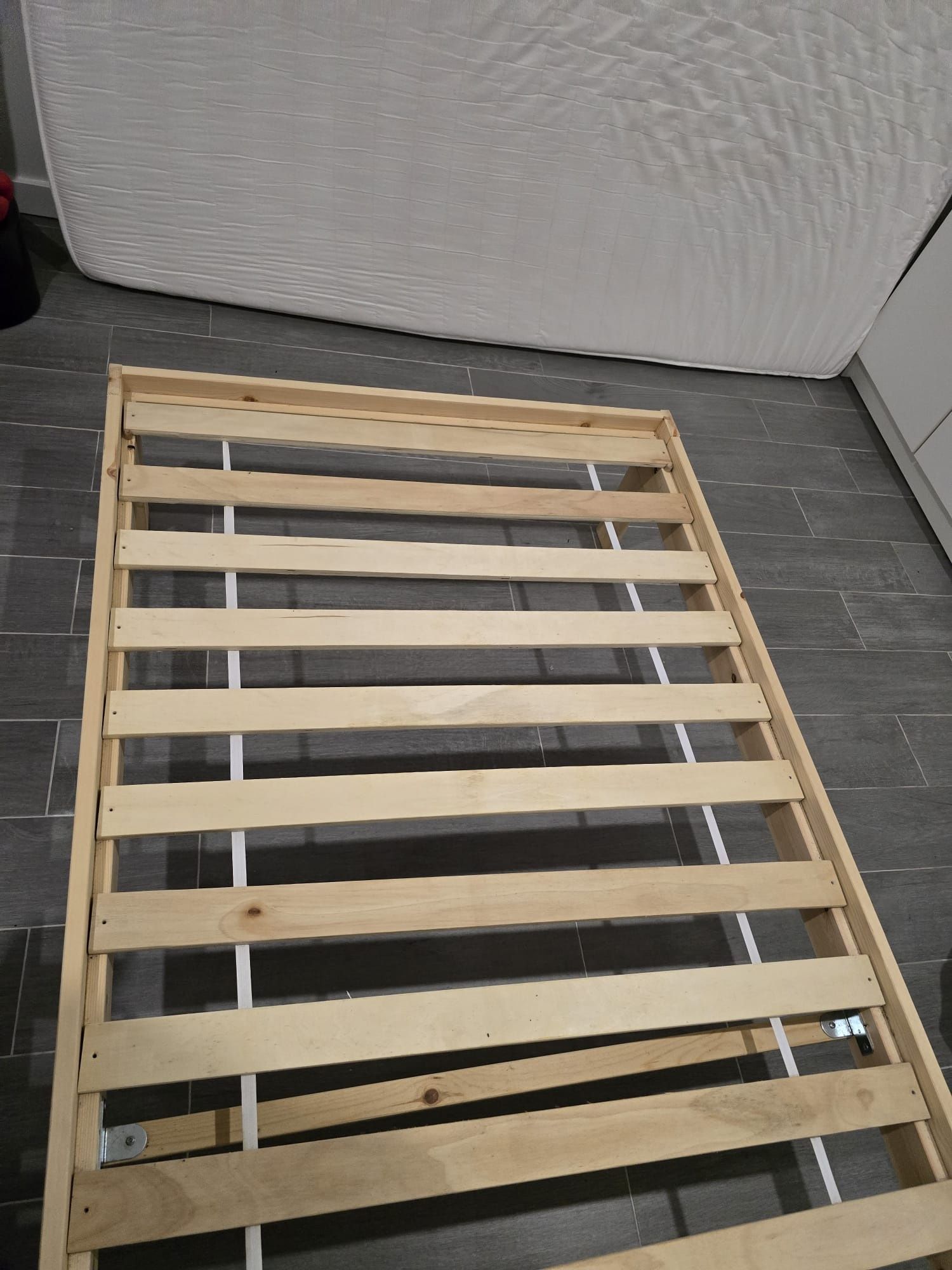 Cama solteiro com colchão e estrado