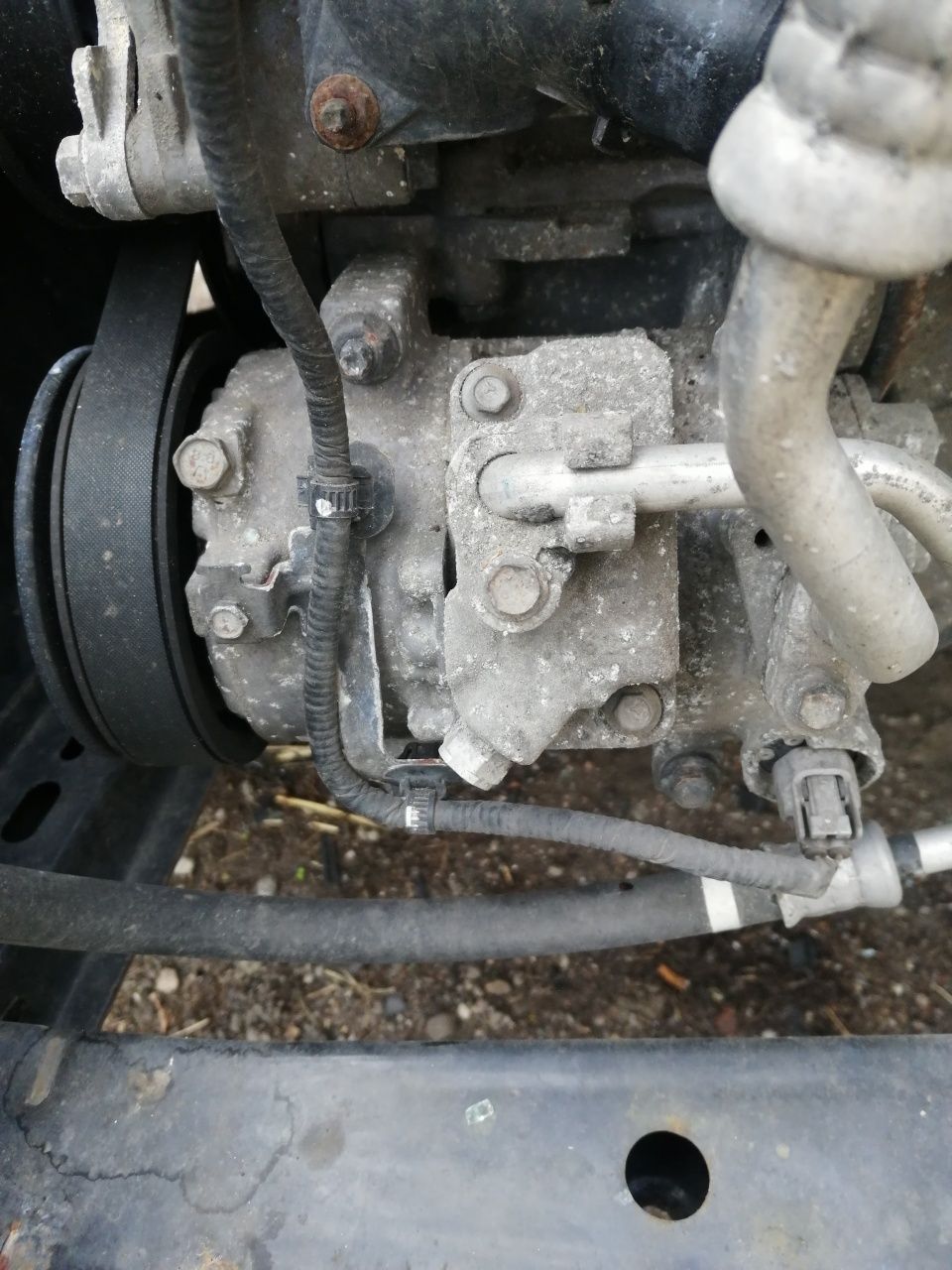 Sprzedam sprężarkę klimatyzacji i alternator do Toyoty auris