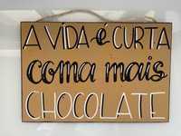 Placa/Quadro decoração feito à mão a vida é curta coma mais chocolate