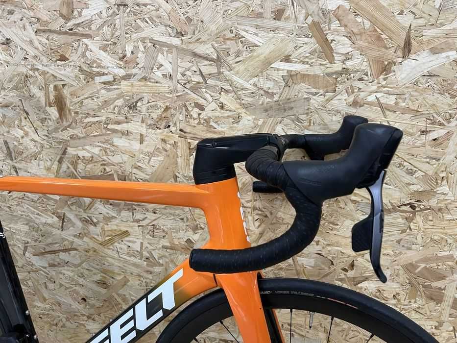 Bicicleta aero Felt AR Disc / Sram Force AXS 12v