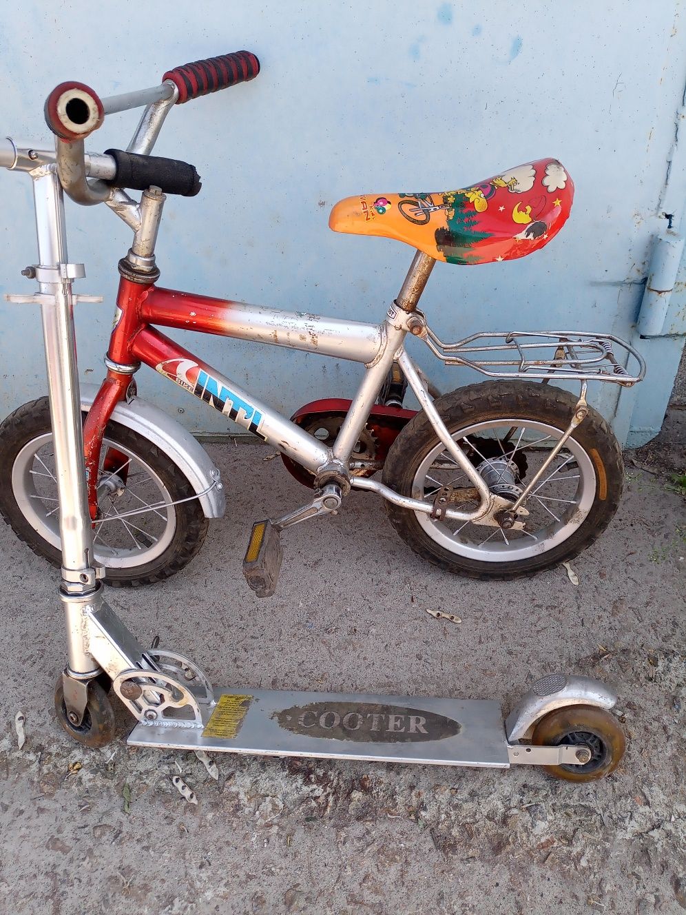 Продам дитячий велосипед для дитини від трьох років і самокат,ціна за