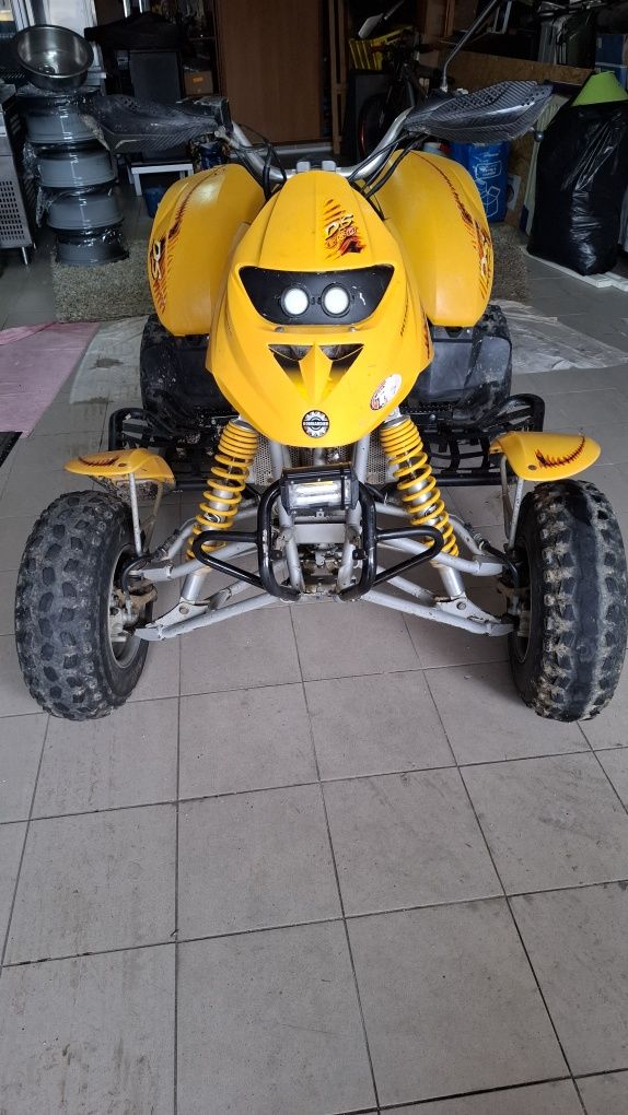 Moto 4 . 650 Bombardier