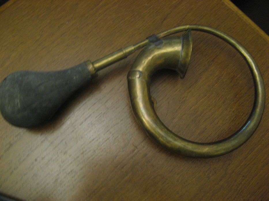 Trąbka sygnałowa mosiężna, powóz, dorożka, stare auto, stara.