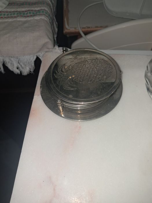 Bases para copos em metal com suporte