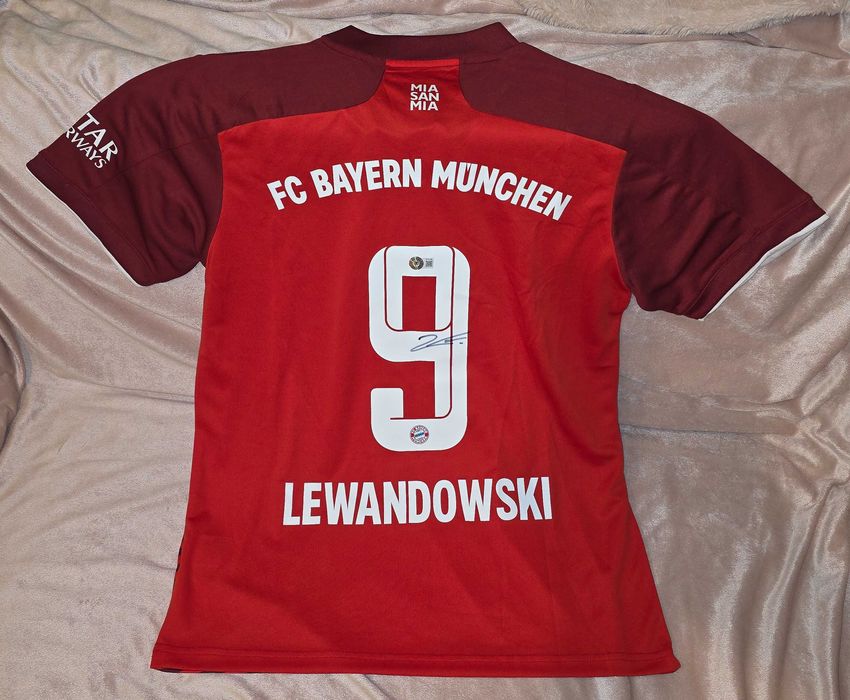 Robert Lewandowski piłkarska koszulka z autografem FC Bayern Munchen
