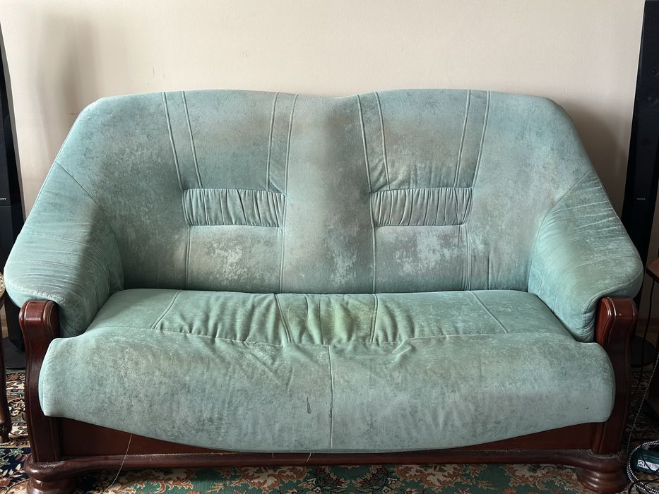 Kanapa z dwoma fotelami do rewonacji