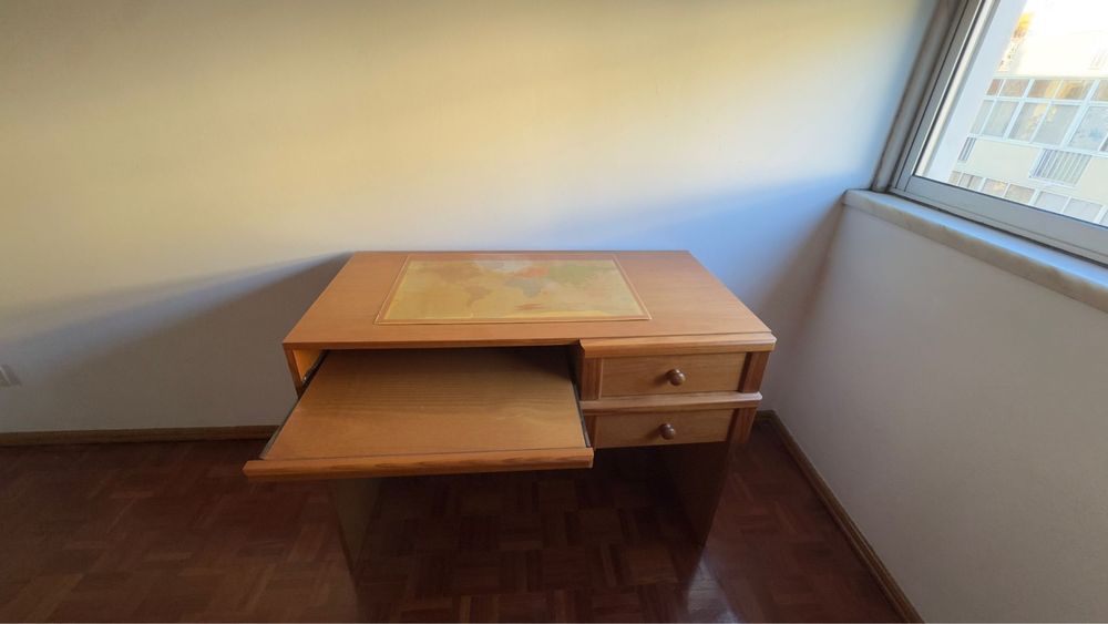 Estúdio + cama + colchão + Secretária