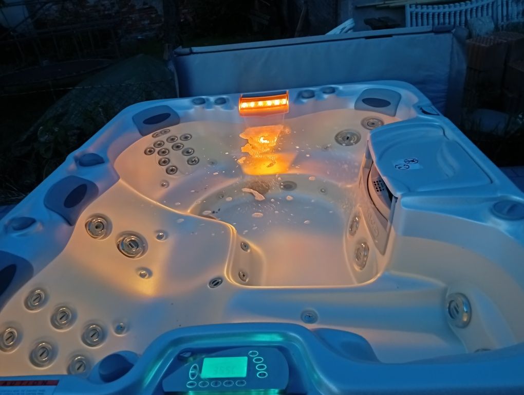 Jacuzzi ogrodowe Sundance Spas model MARIN