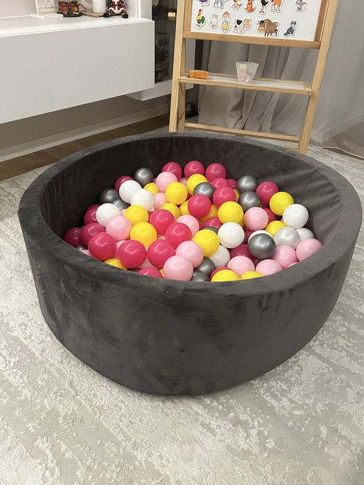 Сухий басейн з кульками