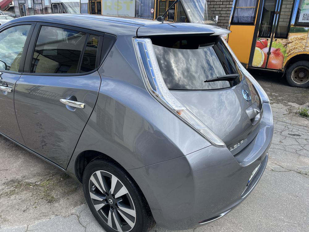 Продам Nissan leaf