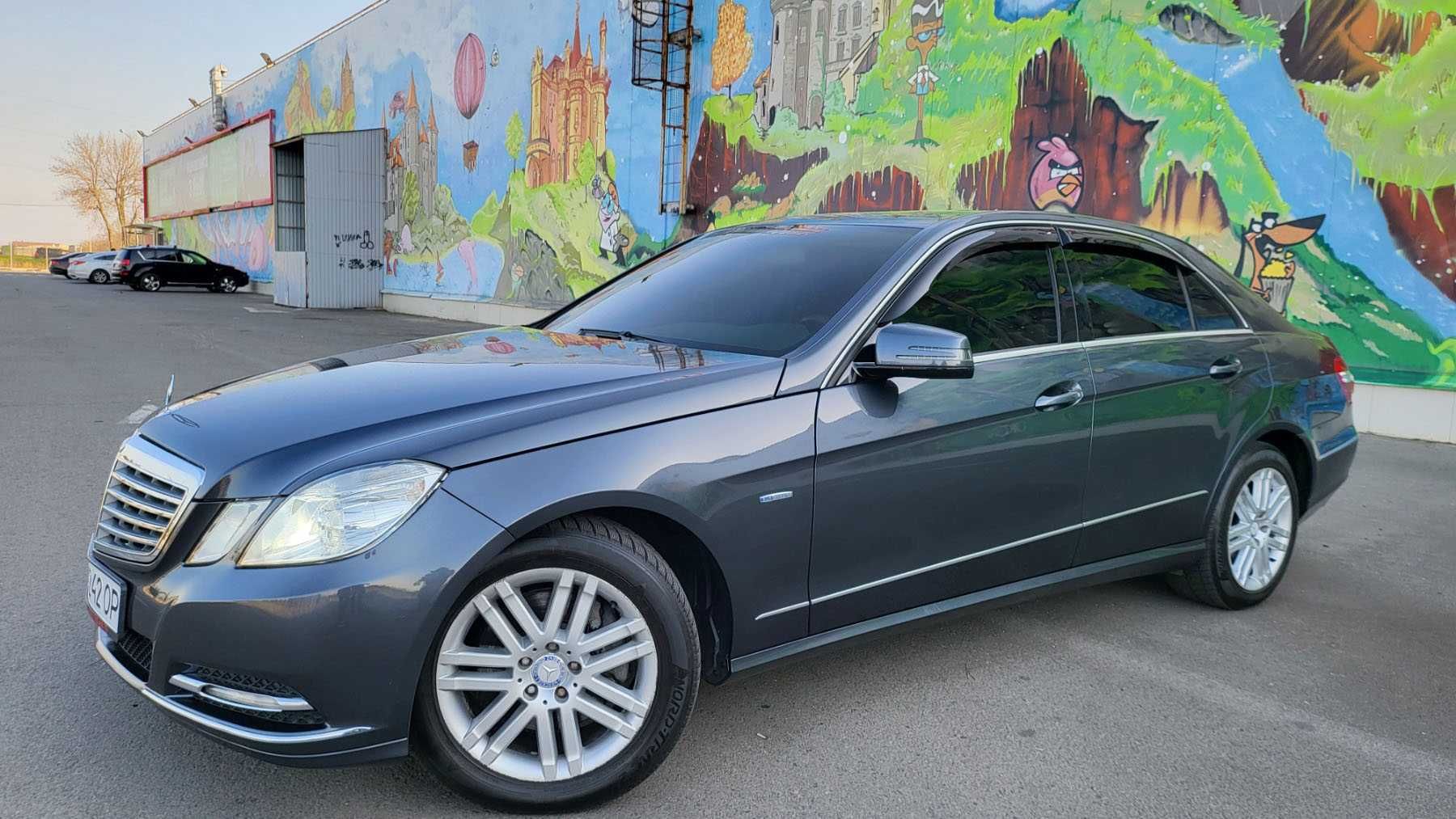 Mercedes E-Class 3.0 CDI кожа, люк 2011 год