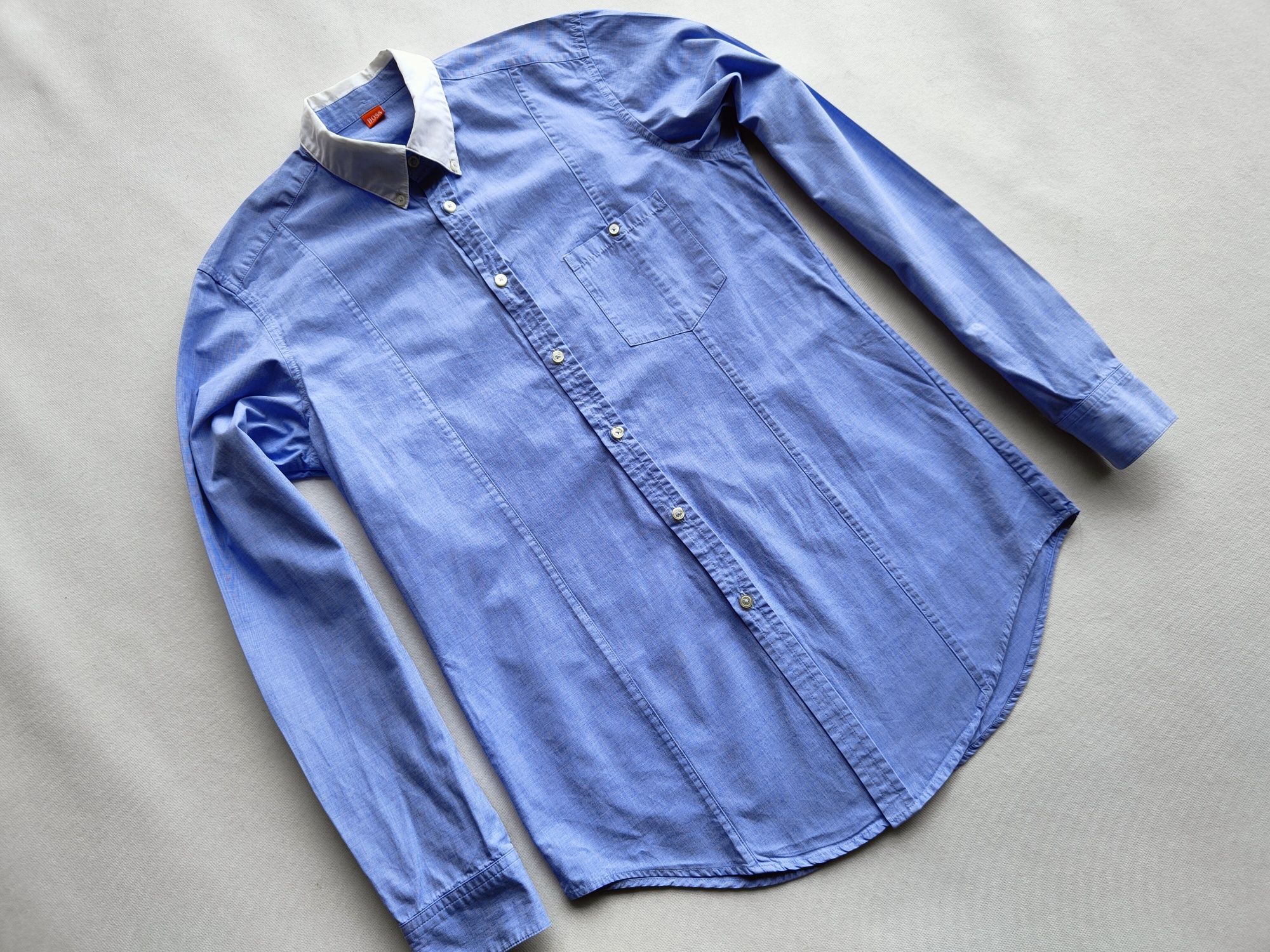 Niebieska koszula z kołnierzykiem Hugo Boss rozmiar 38