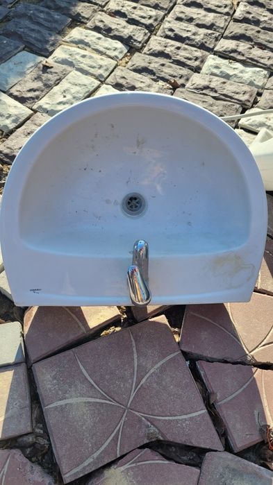 Умивальник б/у ціленький
