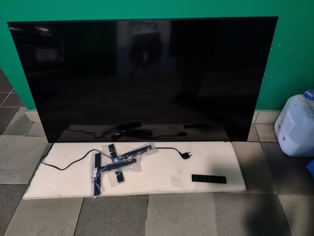 Telewizor Samsung Smart UE50AU8002K 50 cali uszkodzony płaski