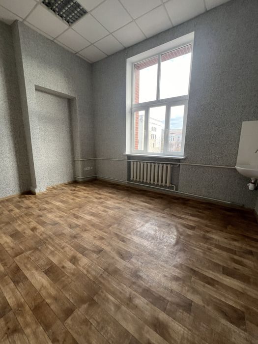 Здам Офісні кабінети Успенська