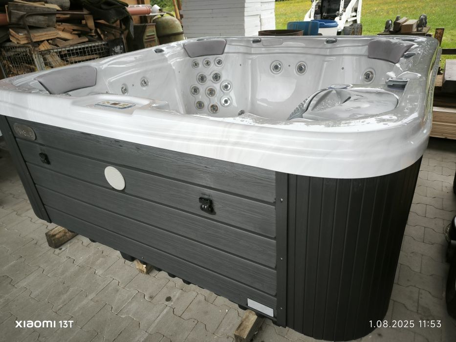 Okazja 2 letnie Jacuzzi Wellis kilimanjaro