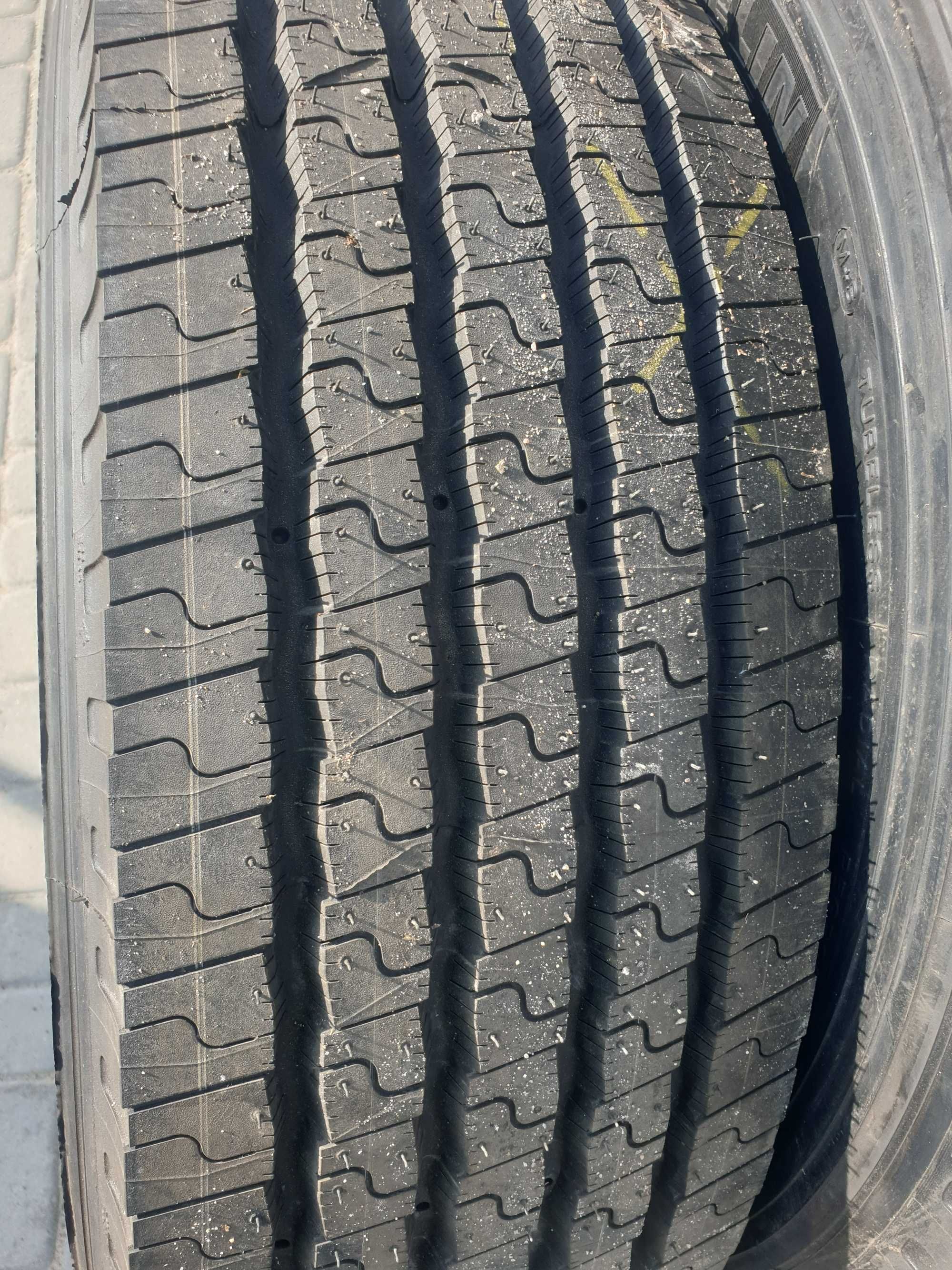 Вантажні Нові шини 245/70 R19,5 136/134M Michelin XZE2+