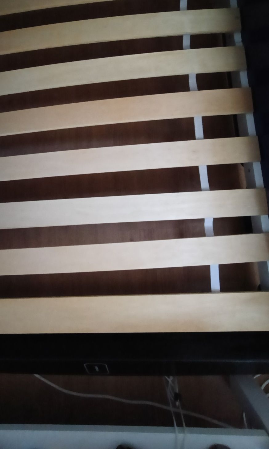 Cama de criança em forma de carro